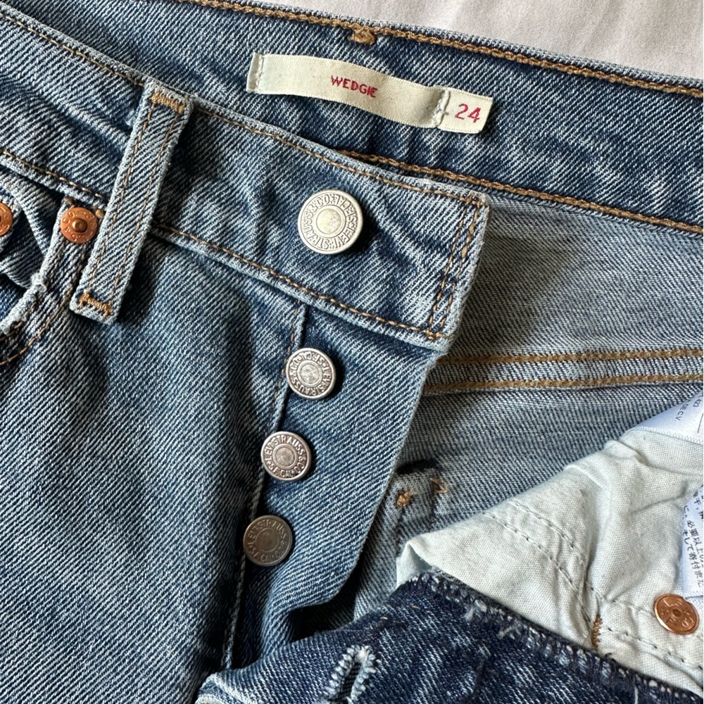 Levi’s jeans wedgie fit w24
